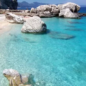 https://purple-flower-suit-apartment.in-sardinia.net